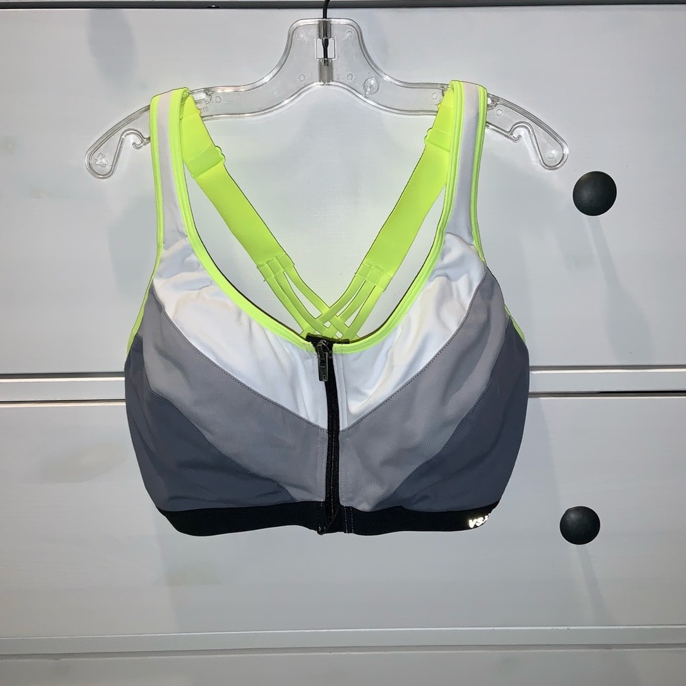 Victoria’s Secret sports bra 32DDD